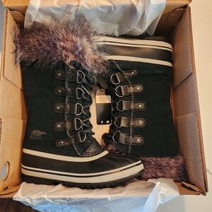 NWT Sorel Black and Gray Fur-Lined Boots